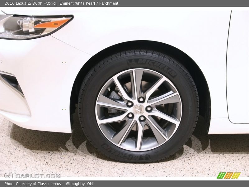  2016 ES 300h Hybrid Wheel