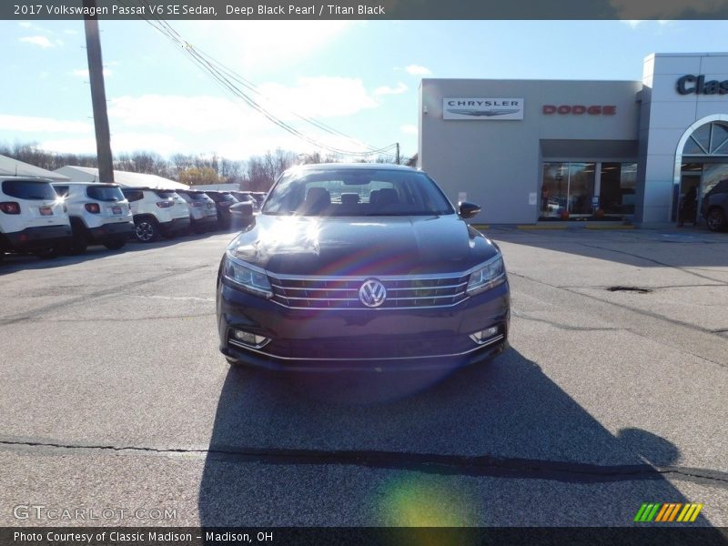 Deep Black Pearl / Titan Black 2017 Volkswagen Passat V6 SE Sedan