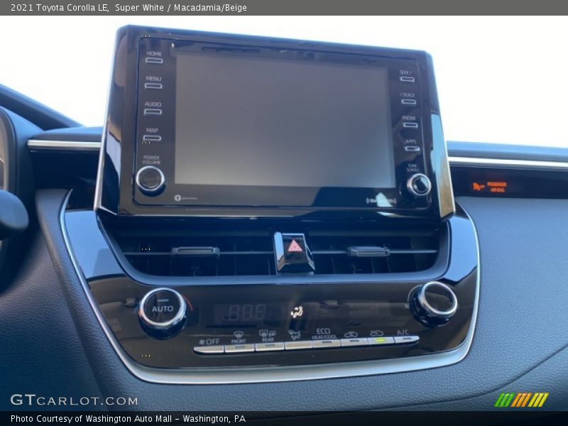 Super White / Macadamia/Beige 2021 Toyota Corolla LE