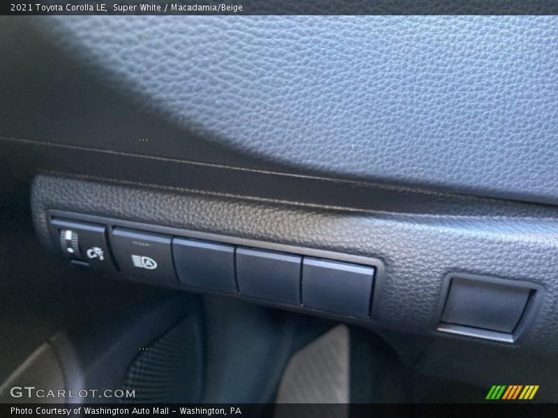 Super White / Macadamia/Beige 2021 Toyota Corolla LE