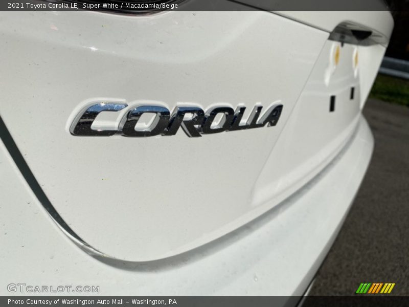 Super White / Macadamia/Beige 2021 Toyota Corolla LE