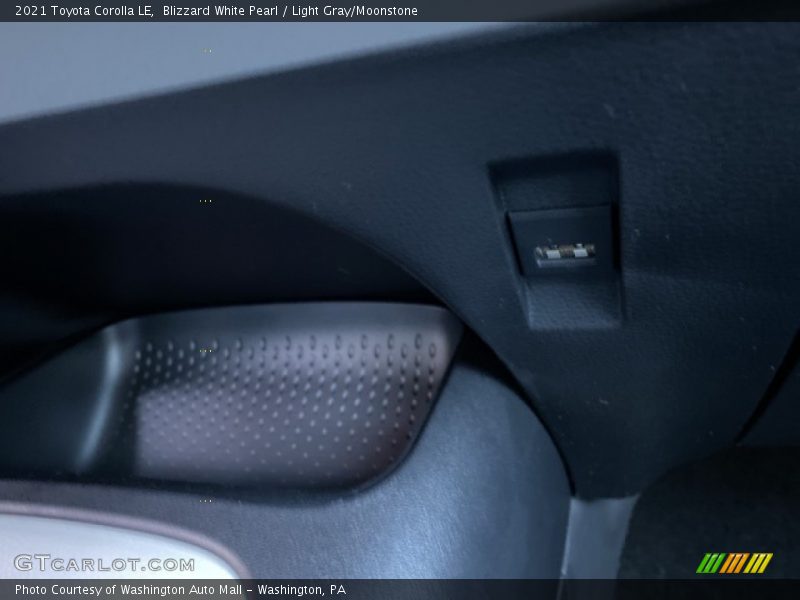 Blizzard White Pearl / Light Gray/Moonstone 2021 Toyota Corolla LE