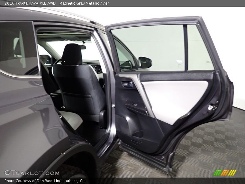 Magnetic Gray Metallic / Ash 2016 Toyota RAV4 XLE AWD