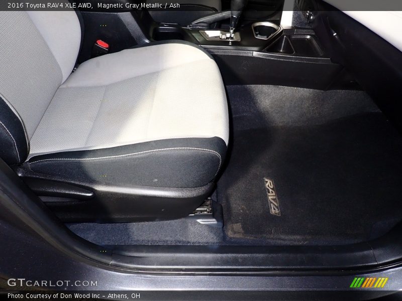 Magnetic Gray Metallic / Ash 2016 Toyota RAV4 XLE AWD