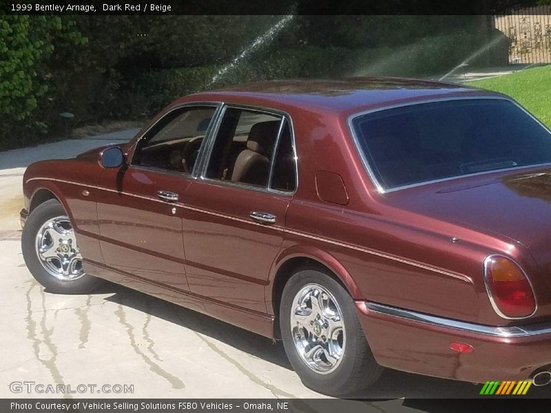 Dark Red / Beige 1999 Bentley Arnage