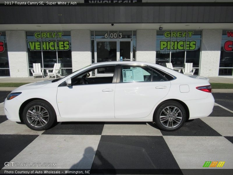 Super White / Ash 2017 Toyota Camry SE