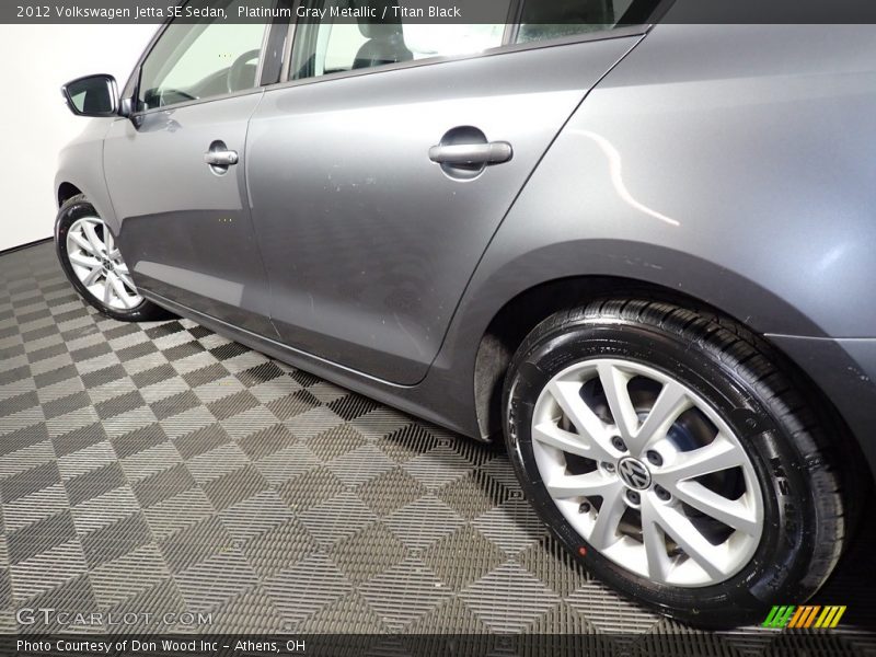 Platinum Gray Metallic / Titan Black 2012 Volkswagen Jetta SE Sedan