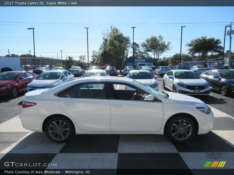 Super White / Ash 2017 Toyota Camry SE