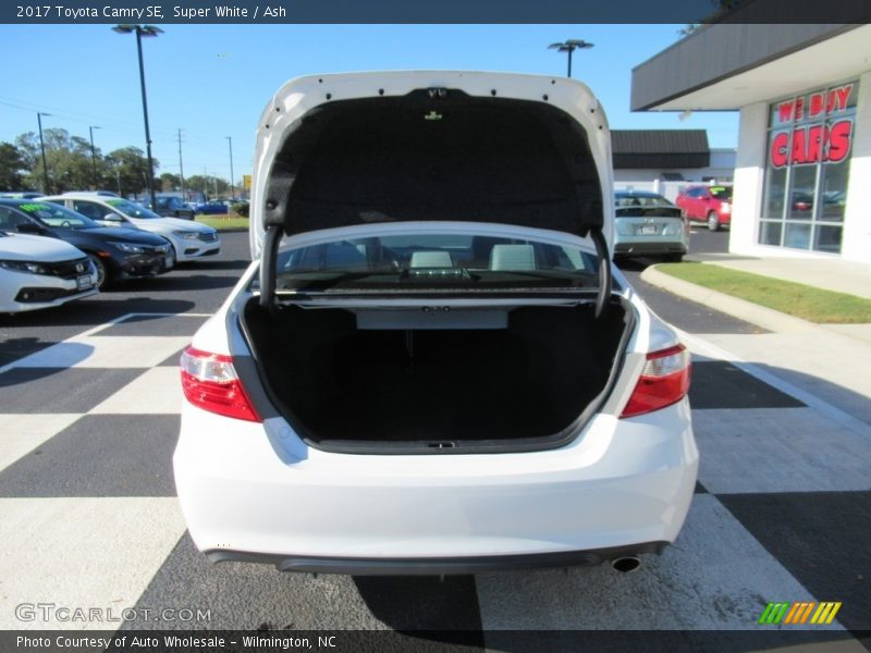 Super White / Ash 2017 Toyota Camry SE