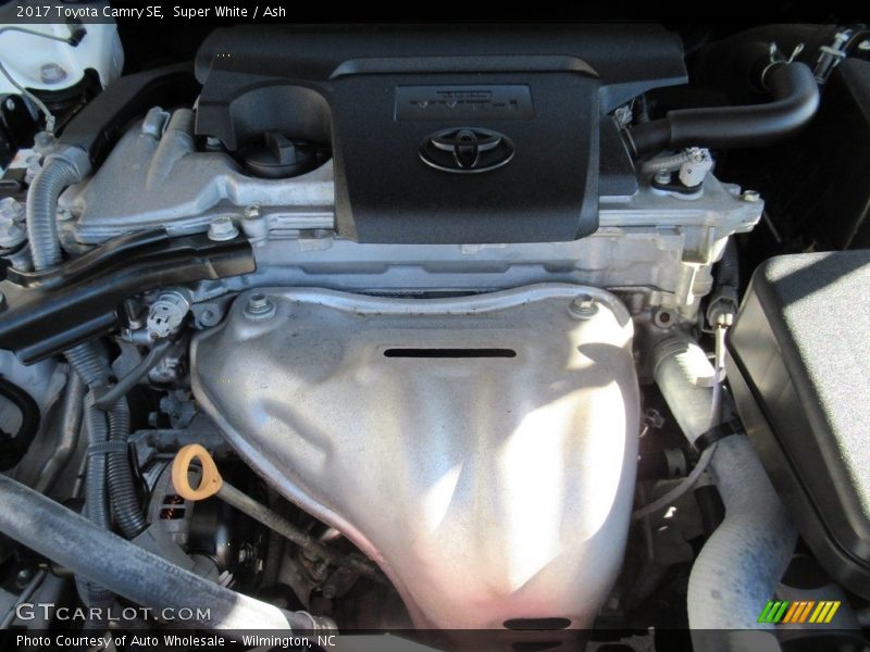 Super White / Ash 2017 Toyota Camry SE