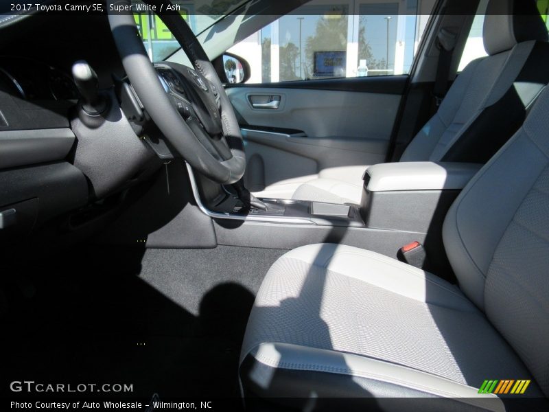 Super White / Ash 2017 Toyota Camry SE