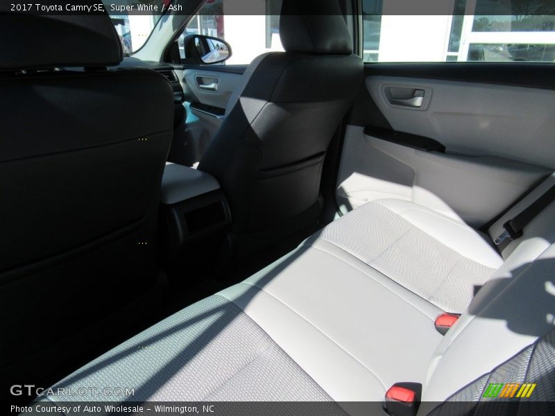 Super White / Ash 2017 Toyota Camry SE