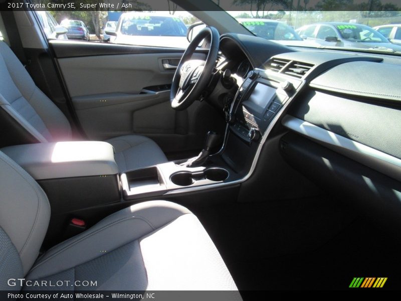Super White / Ash 2017 Toyota Camry SE
