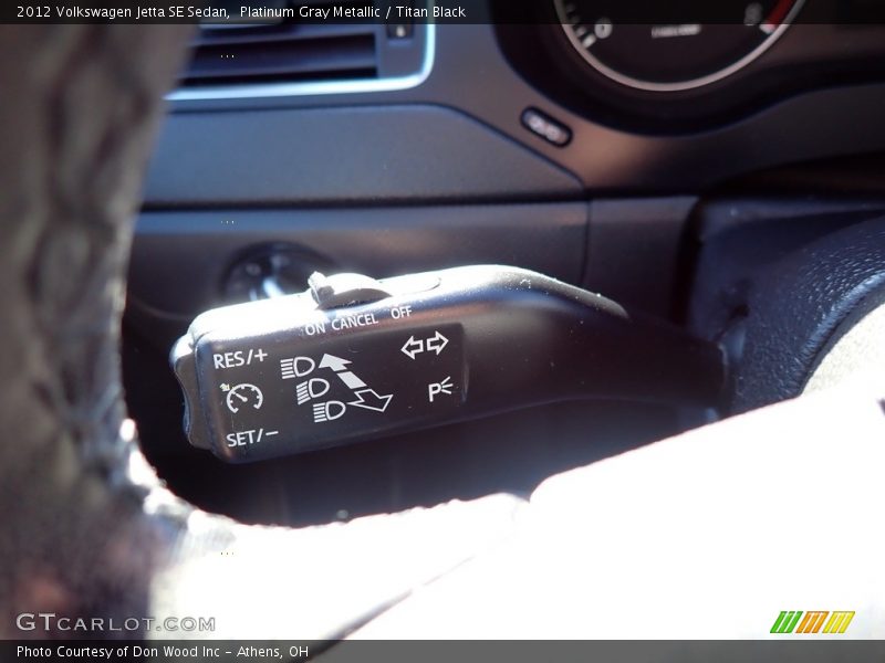 Platinum Gray Metallic / Titan Black 2012 Volkswagen Jetta SE Sedan