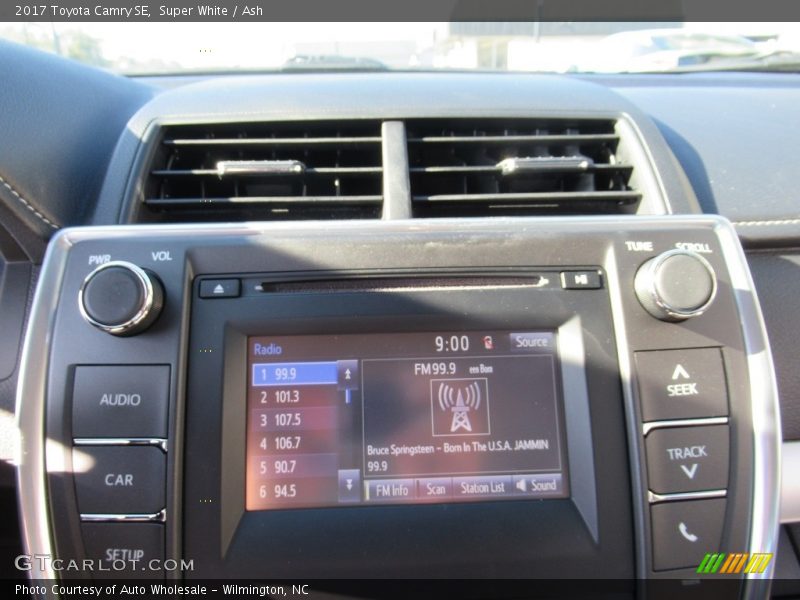 Super White / Ash 2017 Toyota Camry SE