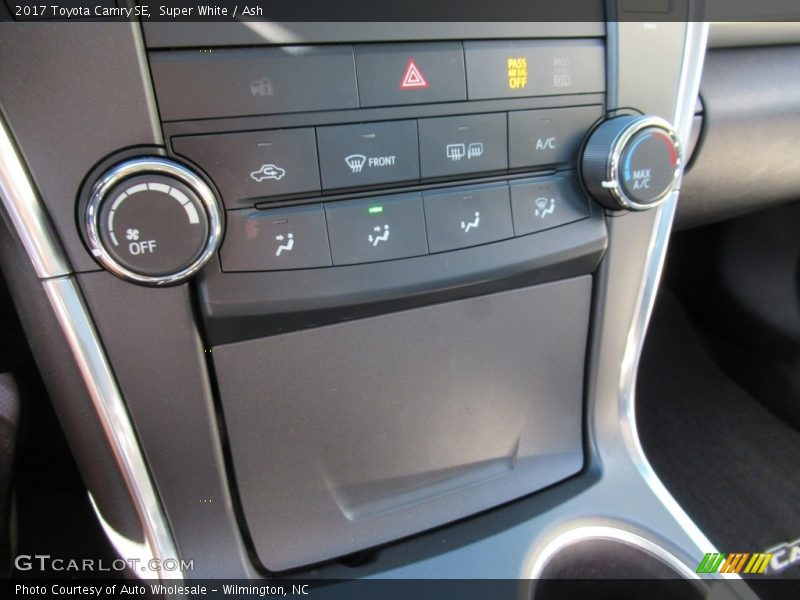 Super White / Ash 2017 Toyota Camry SE