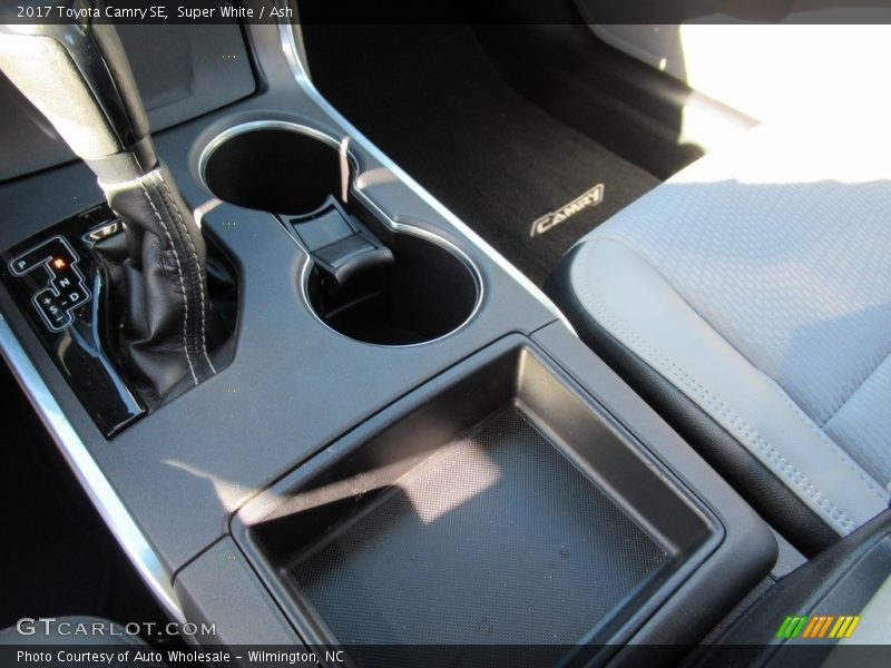 Super White / Ash 2017 Toyota Camry SE