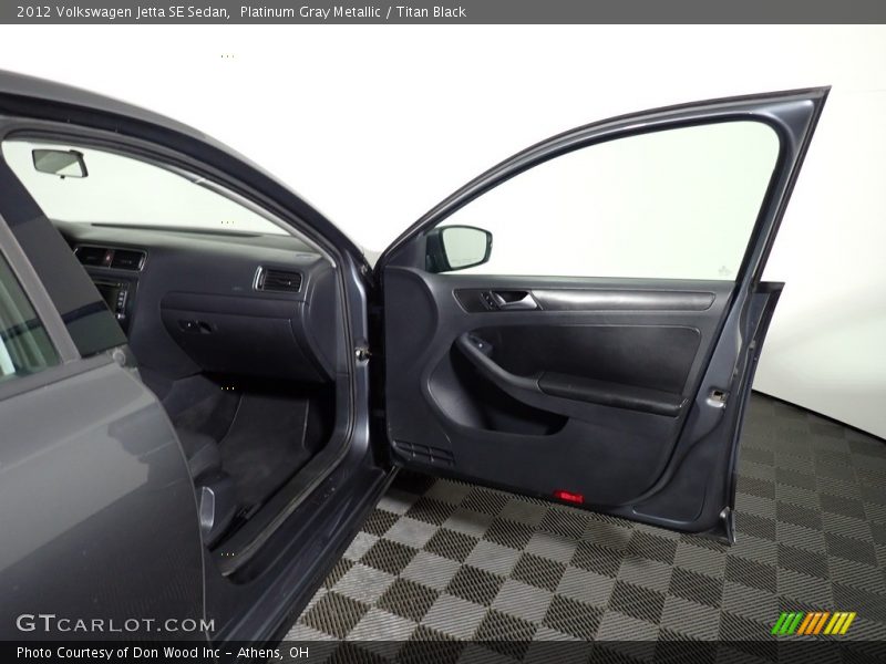 Platinum Gray Metallic / Titan Black 2012 Volkswagen Jetta SE Sedan