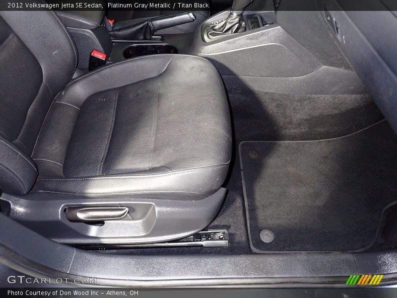 Platinum Gray Metallic / Titan Black 2012 Volkswagen Jetta SE Sedan