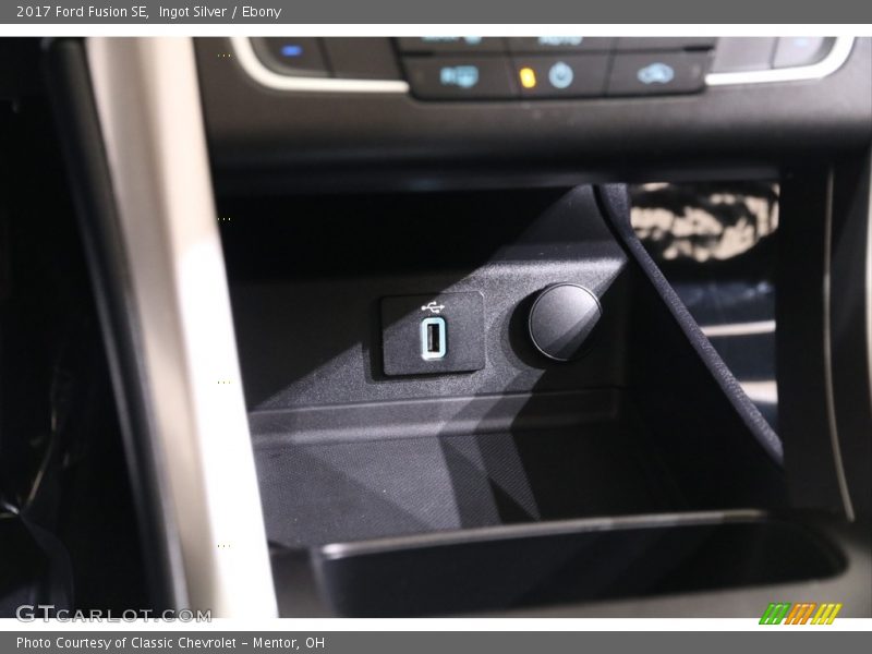 Ingot Silver / Ebony 2017 Ford Fusion SE