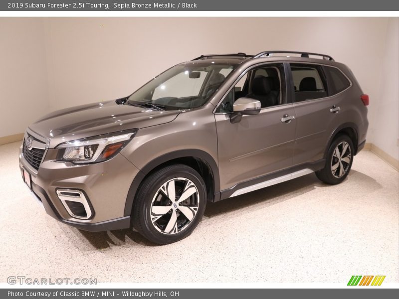 Front 3/4 View of 2019 Forester 2.5i Touring