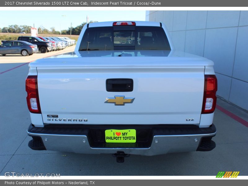 Iridescent Pearl Tricoat / Cocoa/­Dune 2017 Chevrolet Silverado 1500 LTZ Crew Cab