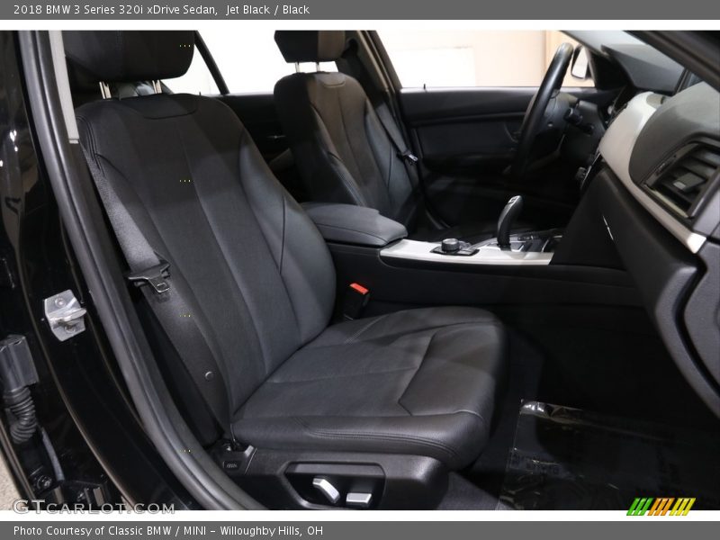 Jet Black / Black 2018 BMW 3 Series 320i xDrive Sedan