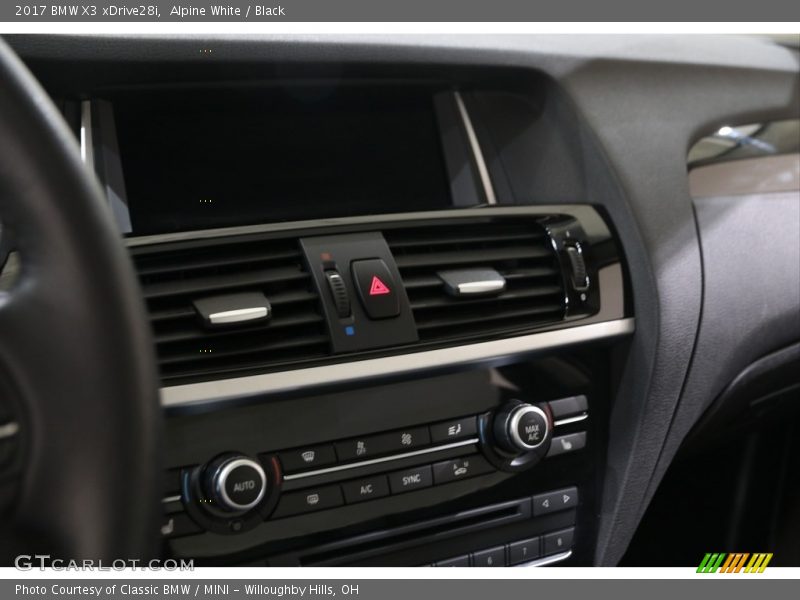 Alpine White / Black 2017 BMW X3 xDrive28i