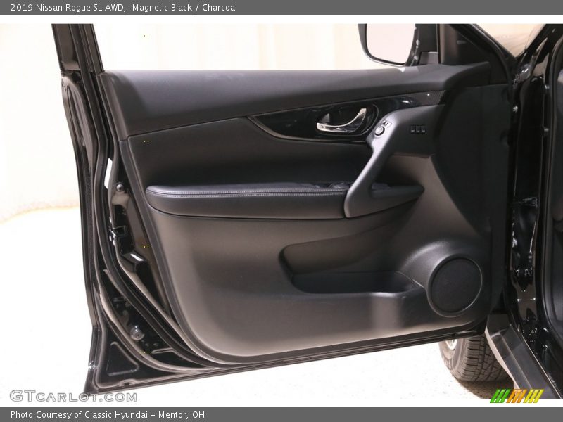 Magnetic Black / Charcoal 2019 Nissan Rogue SL AWD