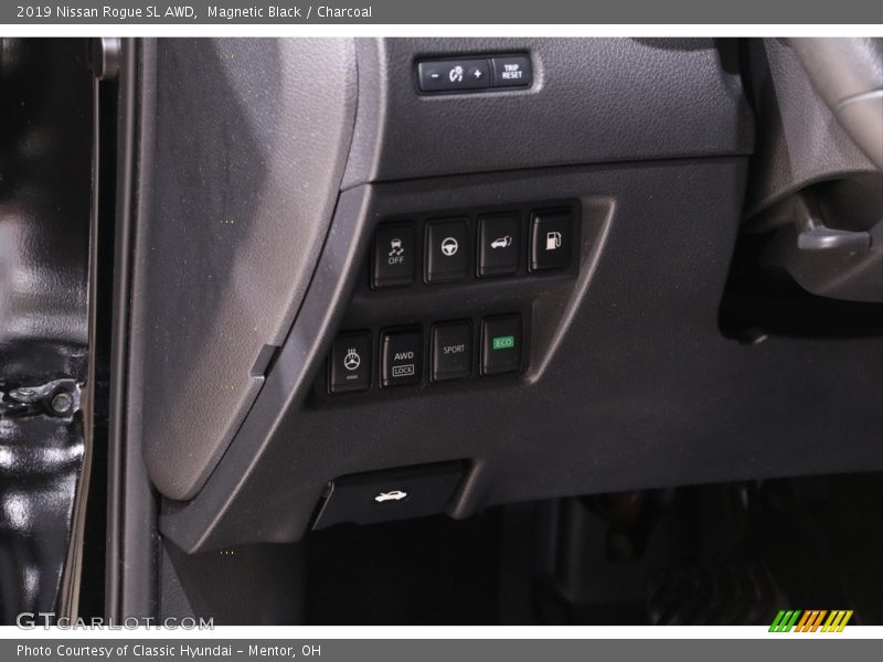 Magnetic Black / Charcoal 2019 Nissan Rogue SL AWD