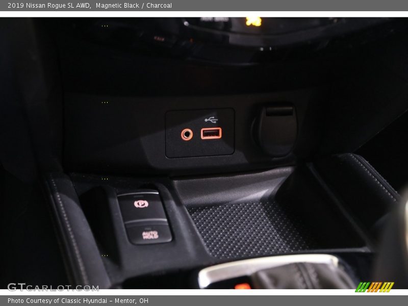 Magnetic Black / Charcoal 2019 Nissan Rogue SL AWD