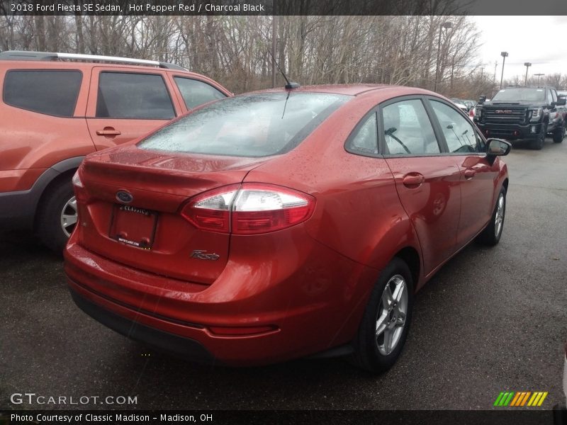 Hot Pepper Red / Charcoal Black 2018 Ford Fiesta SE Sedan