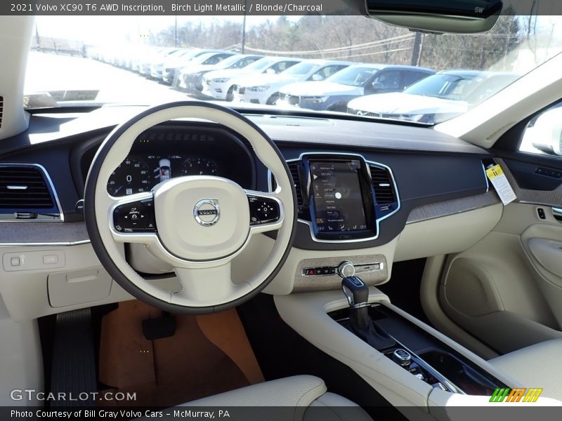 Dashboard of 2021 XC90 T6 AWD Inscription