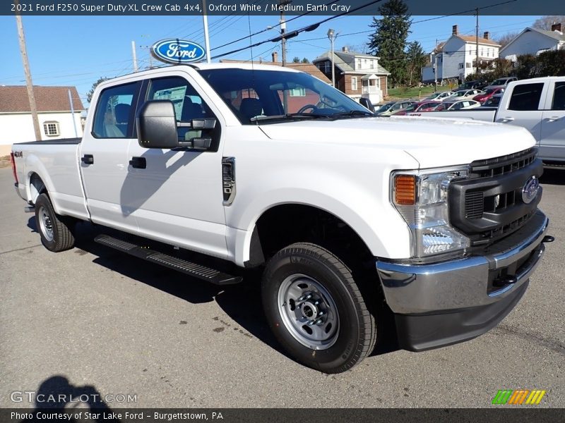 Front 3/4 View of 2021 F250 Super Duty XL Crew Cab 4x4