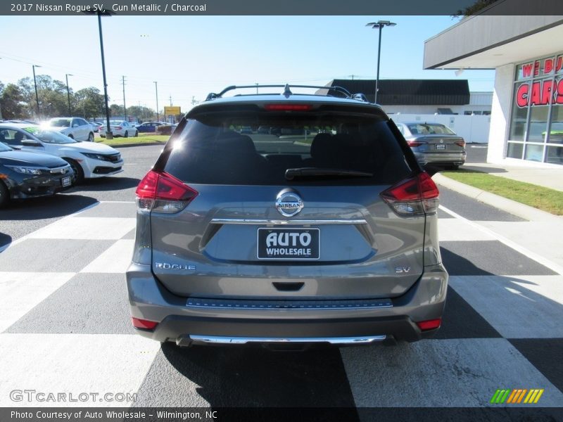 Gun Metallic / Charcoal 2017 Nissan Rogue SV