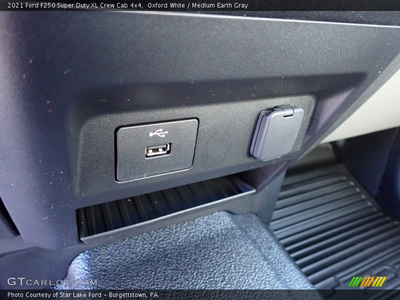 Oxford White / Medium Earth Gray 2021 Ford F250 Super Duty XL Crew Cab 4x4