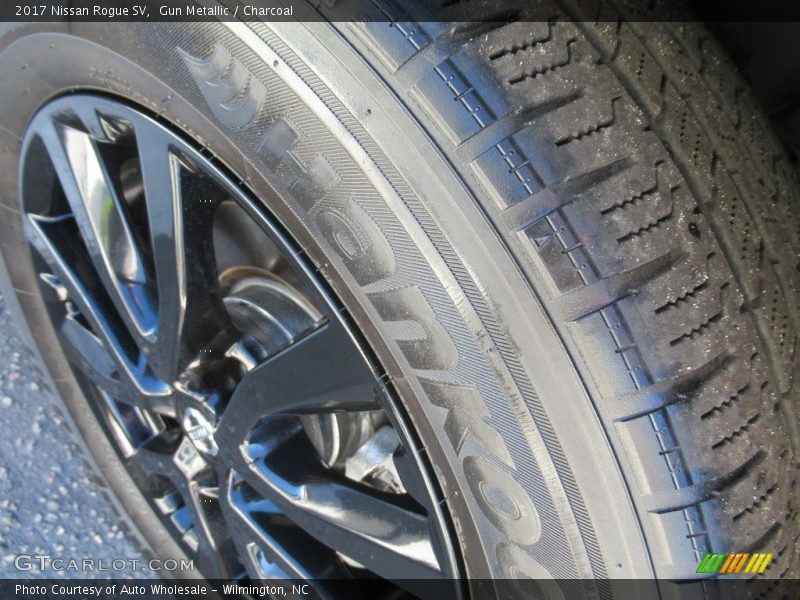 Gun Metallic / Charcoal 2017 Nissan Rogue SV