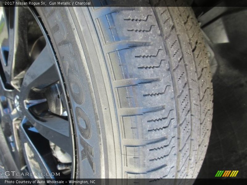 Gun Metallic / Charcoal 2017 Nissan Rogue SV