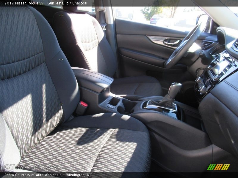 Gun Metallic / Charcoal 2017 Nissan Rogue SV