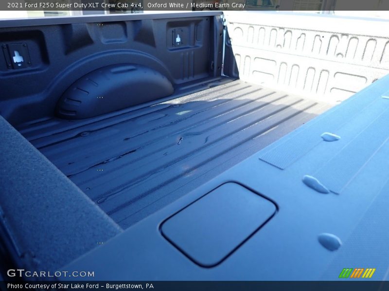 Oxford White / Medium Earth Gray 2021 Ford F250 Super Duty XLT Crew Cab 4x4