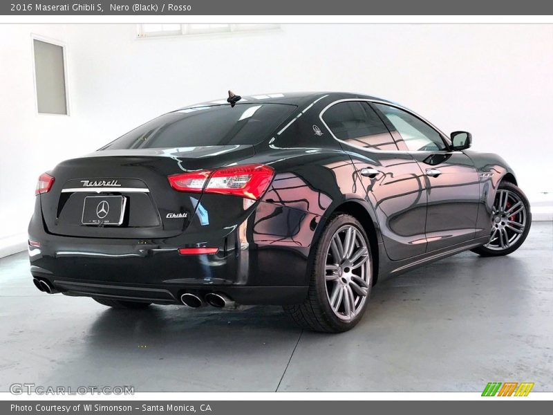 Nero (Black) / Rosso 2016 Maserati Ghibli S