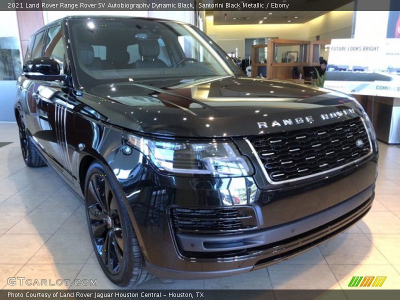 Front 3/4 View of 2021 Range Rover SV Autobiography Dynamic Black