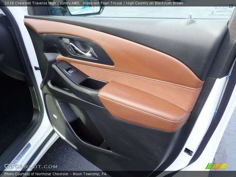 Iridescent Pearl Tricoat / High Country Jet Black/Loft Brown 2018 Chevrolet Traverse High Country AWD