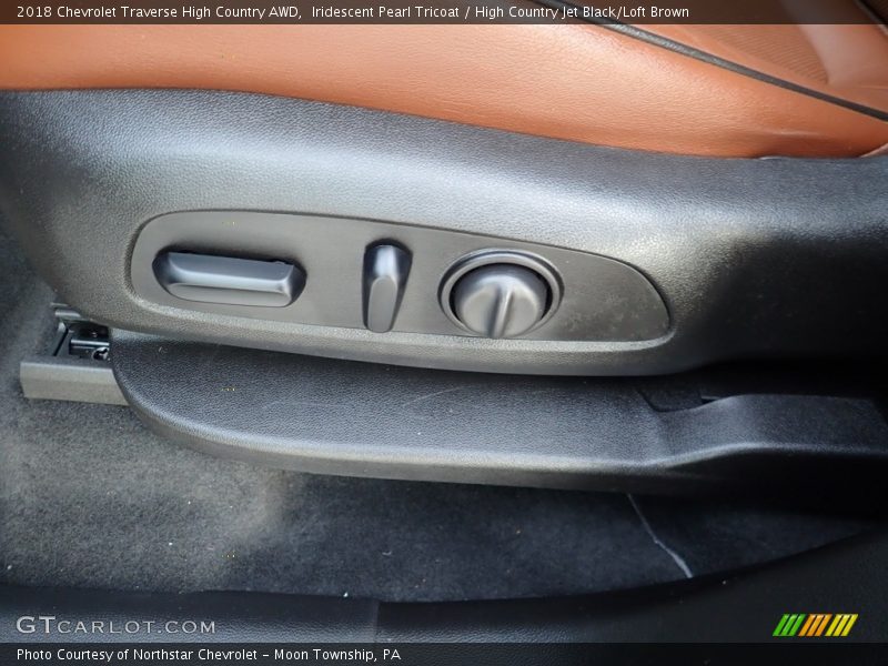 Iridescent Pearl Tricoat / High Country Jet Black/Loft Brown 2018 Chevrolet Traverse High Country AWD