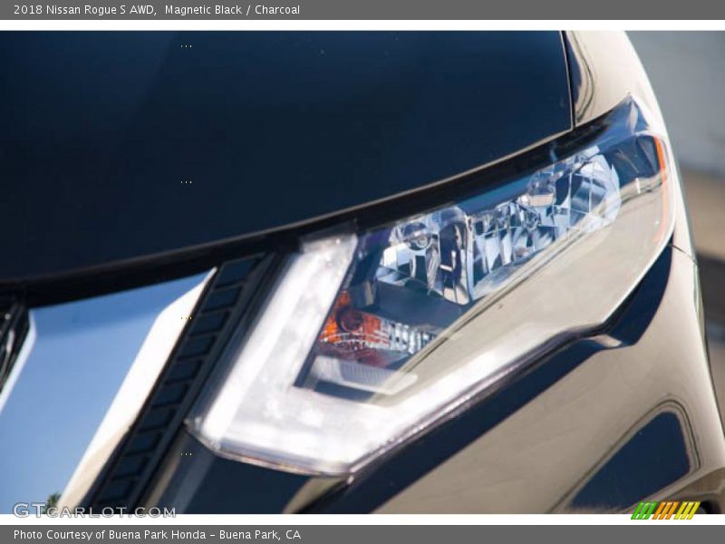 Magnetic Black / Charcoal 2018 Nissan Rogue S AWD