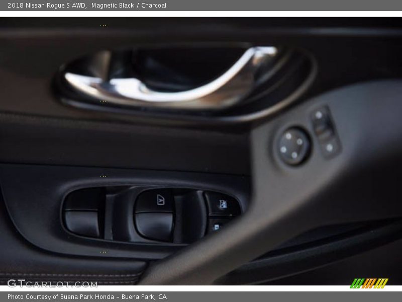 Magnetic Black / Charcoal 2018 Nissan Rogue S AWD