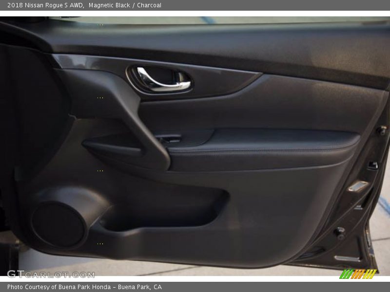 Magnetic Black / Charcoal 2018 Nissan Rogue S AWD