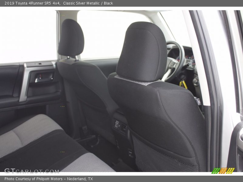 Classic Silver Metallic / Black 2019 Toyota 4Runner SR5 4x4
