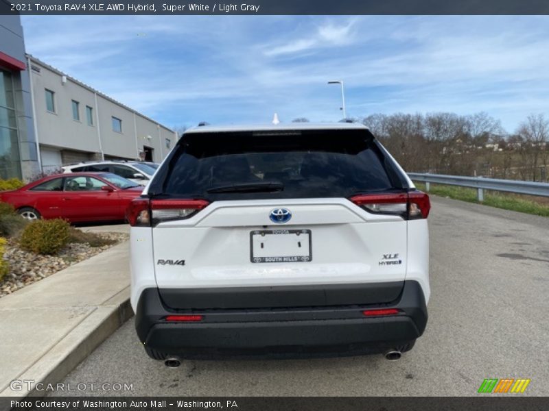 Super White / Light Gray 2021 Toyota RAV4 XLE AWD Hybrid