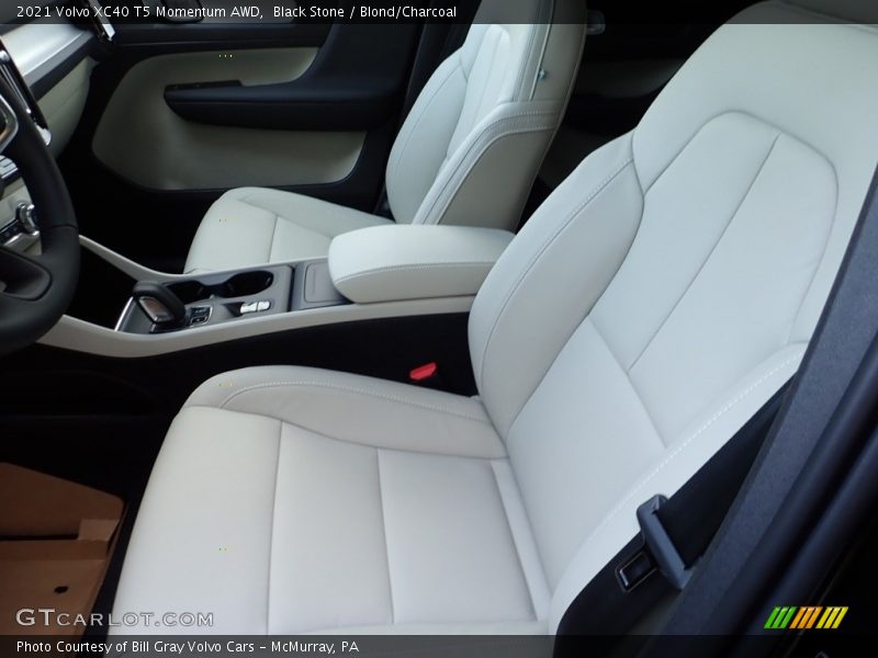 Front Seat of 2021 XC40 T5 Momentum AWD